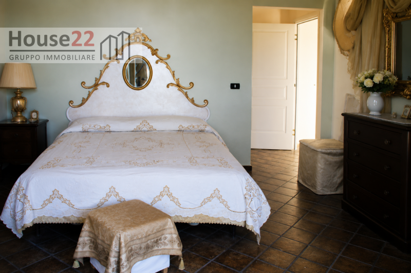 FUNARI (MESSINA - SICILIA). PRESTIGIOSA VILLA situata sulla dolce collina di Furnari, a pochi pas...