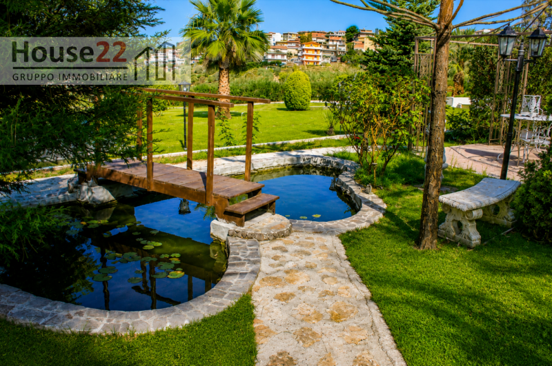 FUNARI (MESSINA - SICILIA). PRESTIGIOSA VILLA situata sulla dolce collina di Furnari, a pochi pas...