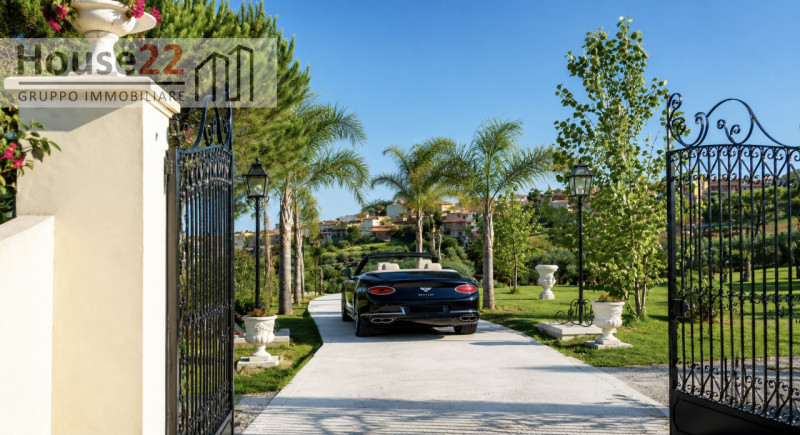 FUNARI (MESSINA - SICILIA). PRESTIGIOSA VILLA situata sulla dolce collina di Furnari, a pochi pas...