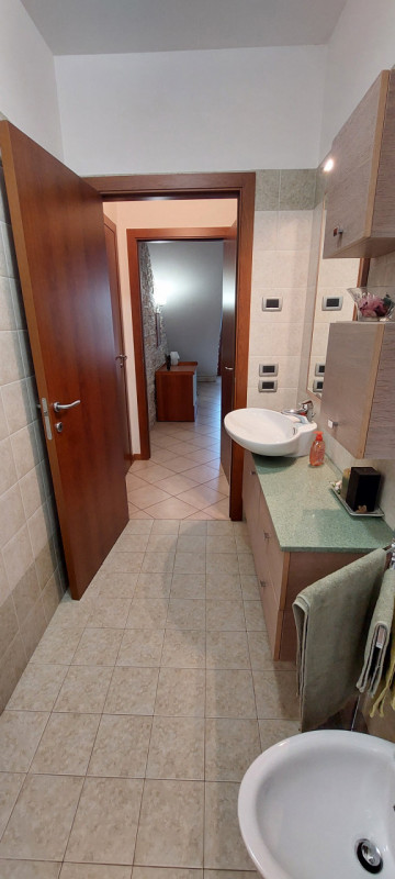 Proponiamo in vendita un’esclusiva Porzione di Bifamiliare inserita in un curato complesso a schi...