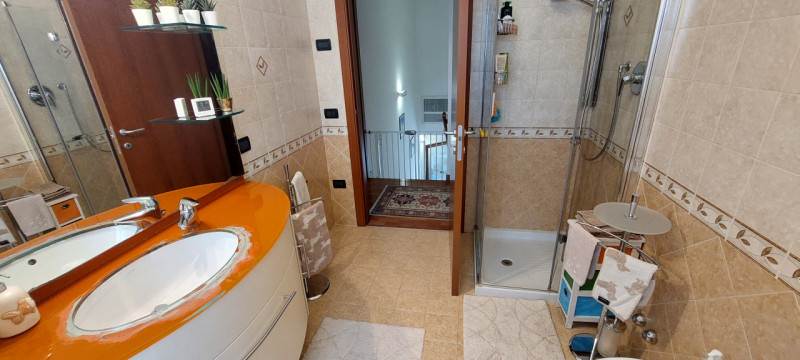 Proponiamo in vendita un’esclusiva Porzione di Bifamiliare inserita in un curato complesso a schi...