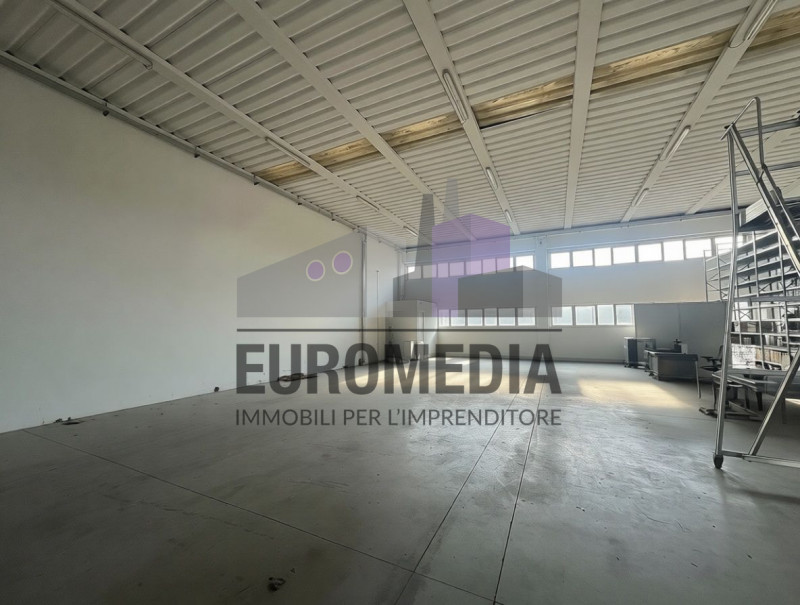 Rif. 1550 – ANTONIO – Per informazioni: 338.4892021
EUROMEDIA propone in vendita un interessante ...