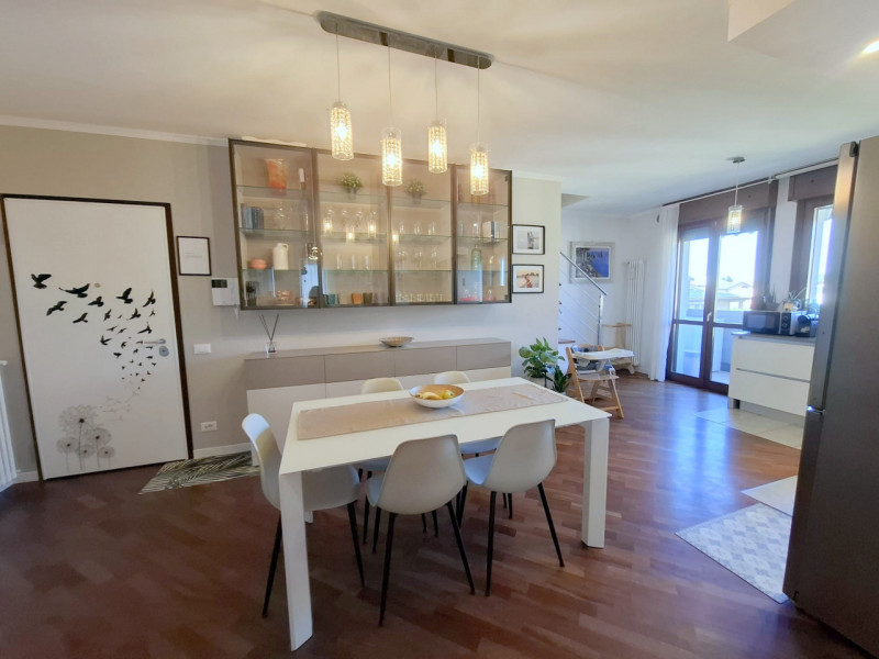 CAMIN ELEGANTE DUPLEX 3 CAMERE €.235.000 - rif.GB052

LA CASA CHE NON RICHIEDE ALCUN LAVORO: ELEG...