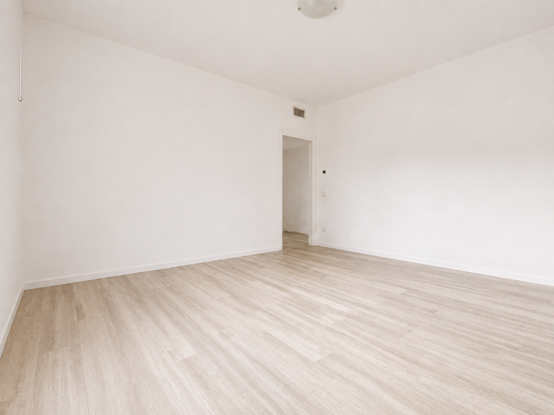 In un edificio composto da sole 3 unità abitative, di cui una è un negozio, proponiamo in vendita...