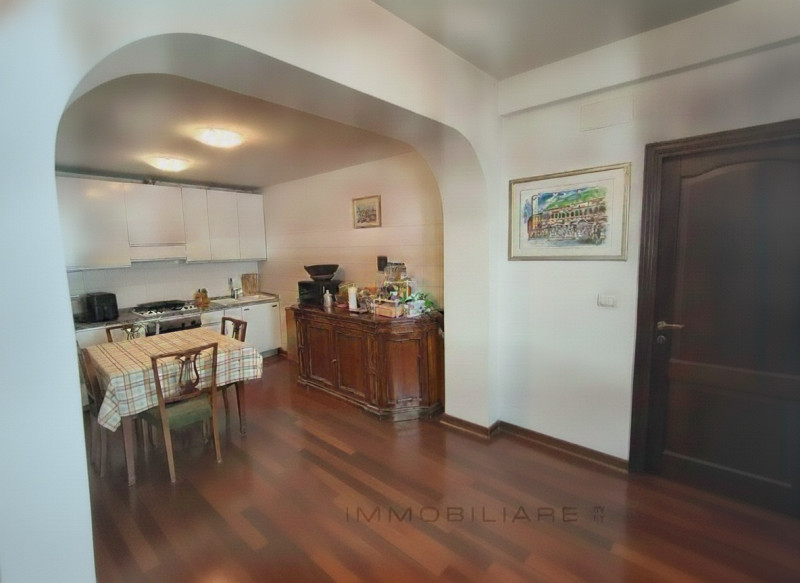 Disponibile da luglio, ti offriamo un posto letto in una spaziosa stanza doppia all'interno di un...