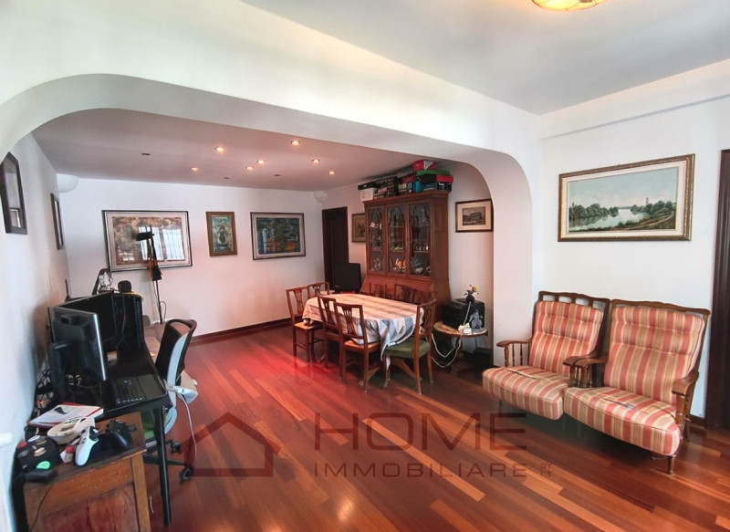 Disponibile da luglio, ti offriamo un posto letto in una spaziosa stanza doppia all'interno di un...
