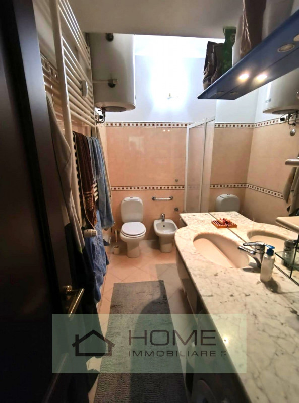 Disponibile da luglio, ti offriamo un posto letto in una spaziosa stanza doppia all'interno di un...