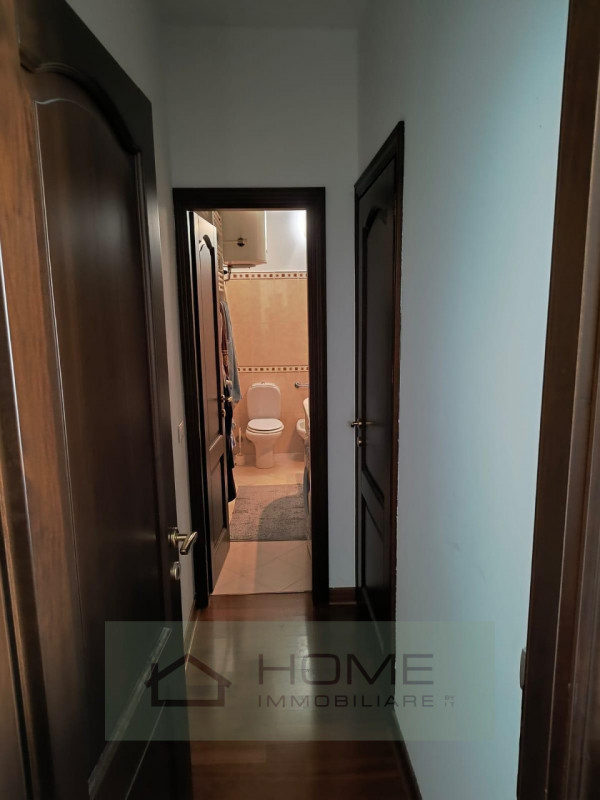 Disponibile da luglio, ti offriamo un posto letto in una spaziosa stanza doppia all'interno di un...