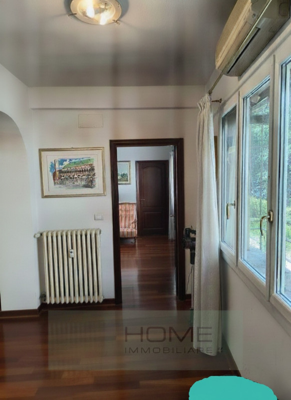 Disponibile da luglio, ti offriamo un posto letto in una spaziosa stanza doppia all'interno di un...