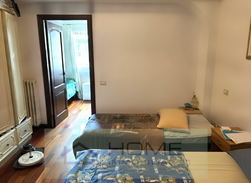 Disponibile da luglio, ti offriamo un posto letto in una spaziosa stanza doppia all'interno di un...