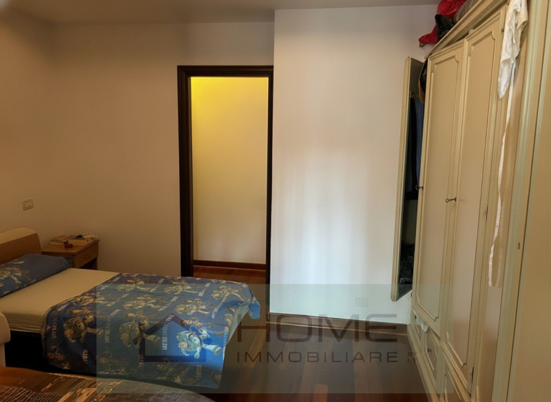 Disponibile da luglio, ti offriamo un posto letto in una spaziosa stanza doppia all'interno di un...