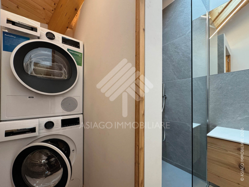 In centro ad Asiago, proponiamo appartamento esclusivo e moderno di nuova realizzazione situato a...