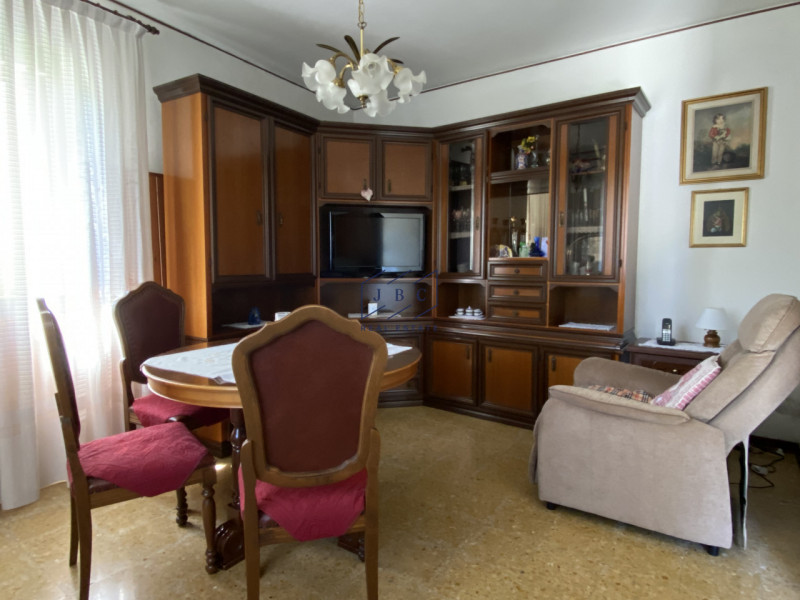 ODERZO - (Treviso)

Scopri questa spaziosa casa bifamiliare degli anni ’50, situata in una tranqu...