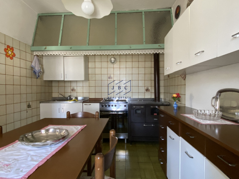 ODERZO - (Treviso)

Scopri questa spaziosa casa bifamiliare degli anni ’50, situata in una tranqu...