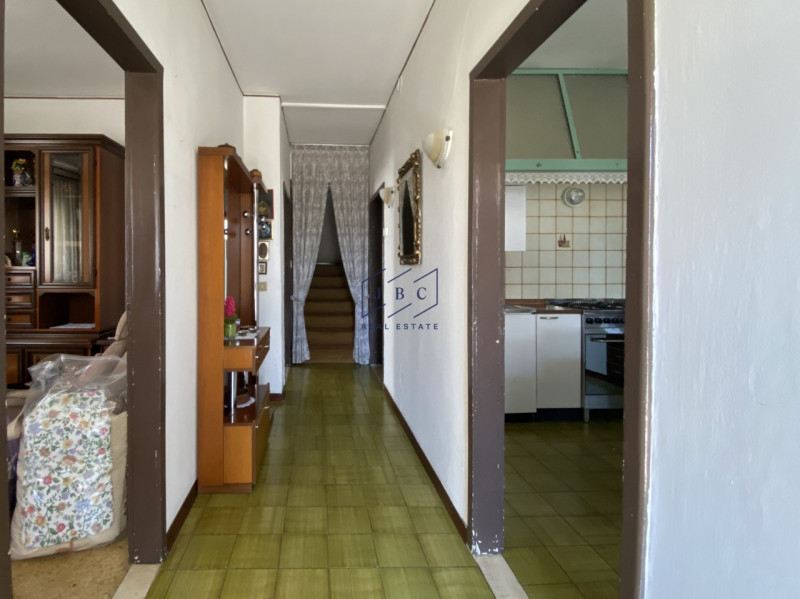 ODERZO - (Treviso)

Scopri questa spaziosa casa bifamiliare degli anni ’50, situata in una tranqu...