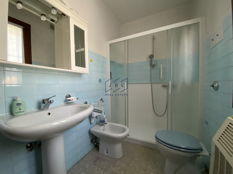 ODERZO - (Treviso)

Scopri questa spaziosa casa bifamiliare degli anni ’50, situata in una tranqu...