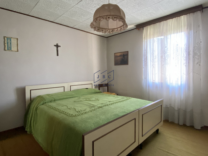 ODERZO - (Treviso)

Scopri questa spaziosa casa bifamiliare degli anni ’50, situata in una tranqu...