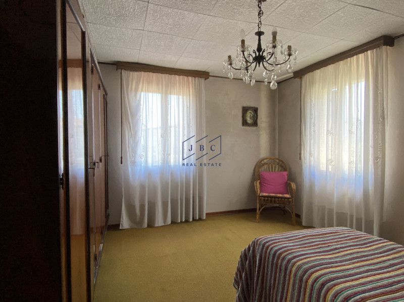 ODERZO - (Treviso)

Scopri questa spaziosa casa bifamiliare degli anni ’50, situata in una tranqu...