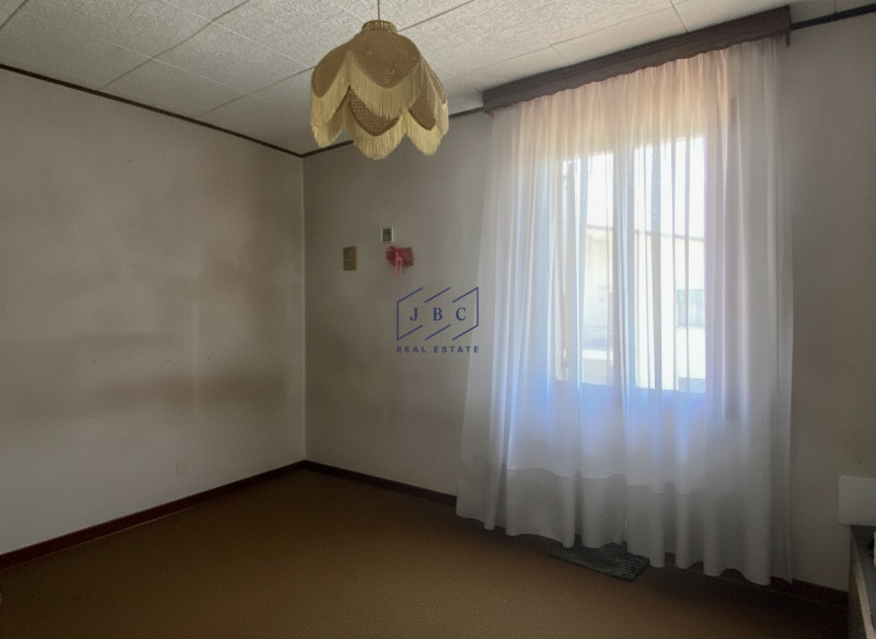 ODERZO - (Treviso)

Scopri questa spaziosa casa bifamiliare degli anni ’50, situata in una tranqu...