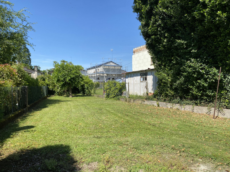ODERZO - (Treviso)

Scopri questa spaziosa casa bifamiliare degli anni ’50, situata in una tranqu...