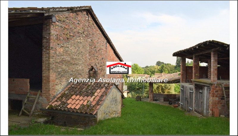 Vendesi rustico a due abitazioni in posizione dominante a ridosso del centro di Castelcucco.
Il r...