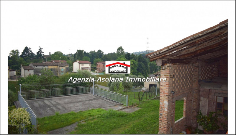 Vendesi rustico a due abitazioni in posizione dominante a ridosso del centro di Castelcucco.
Il r...