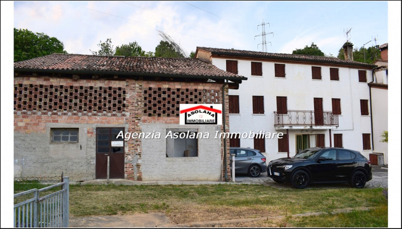 Vendesi rustico a due abitazioni in posizione dominante a ridosso del centro di Castelcucco.
Il r...
