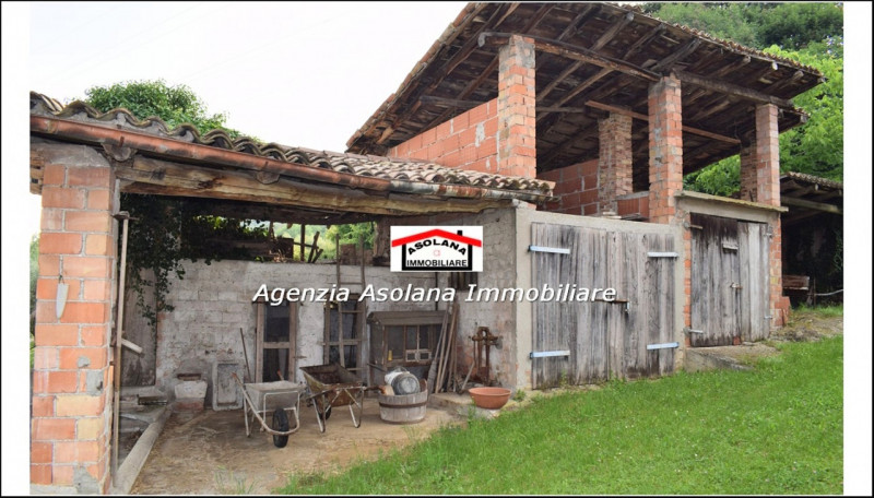 Vendesi rustico a due abitazioni in posizione dominante a ridosso del centro di Castelcucco.
Il r...