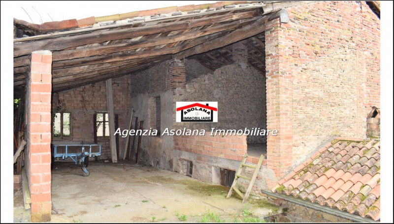 Vendesi rustico a due abitazioni in posizione dominante a ridosso del centro di Castelcucco.
Il r...