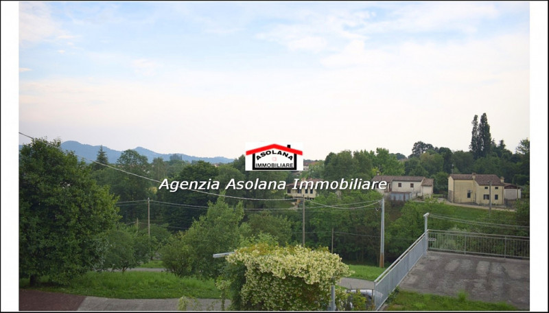 Vendesi rustico a due abitazioni in posizione dominante a ridosso del centro di Castelcucco.
Il r...