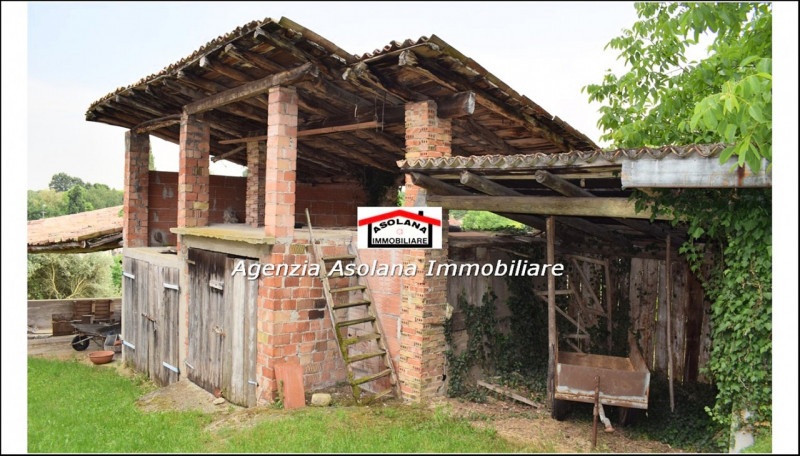 Vendesi rustico a due abitazioni in posizione dominante a ridosso del centro di Castelcucco.
Il r...