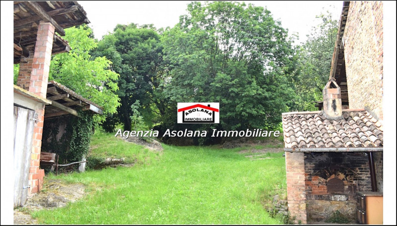 Vendesi rustico a due abitazioni in posizione dominante a ridosso del centro di Castelcucco.
Il r...