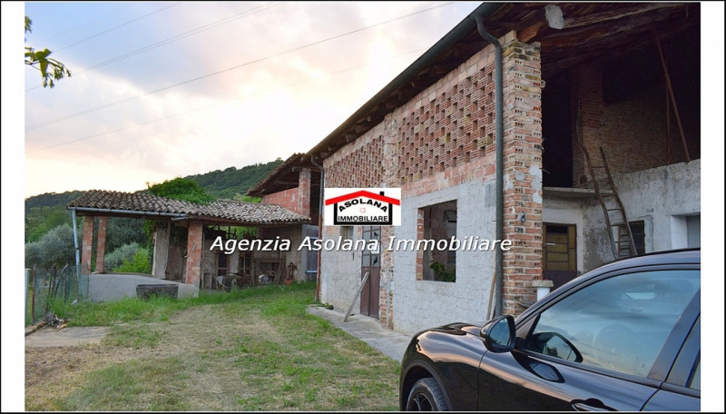 Vendesi rustico a due abitazioni in posizione dominante a ridosso del centro di Castelcucco.
Il r...