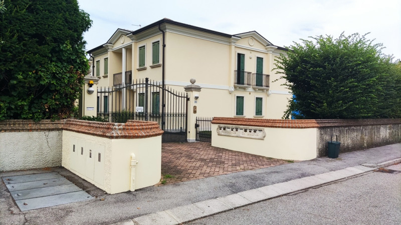 Affittasi in centro a Villa del Conte NON SI RISPONDE A TELEFONATE, INVIARE SOLO MAIL CON PROPRIA...