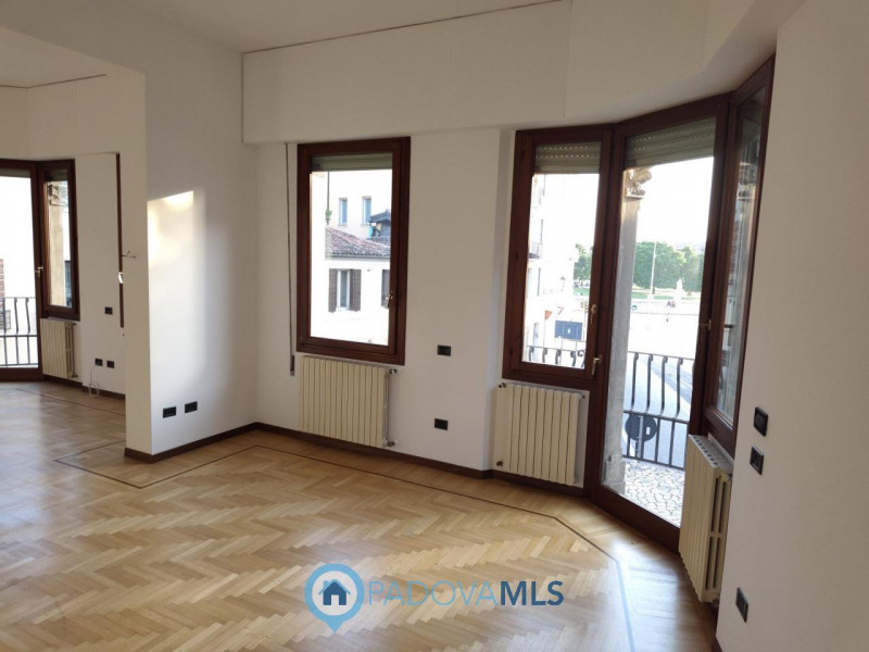 Immobile in esclusiva al Gruppo Padova MLS

Padova, zona Santo: in locazione si propone appartame...