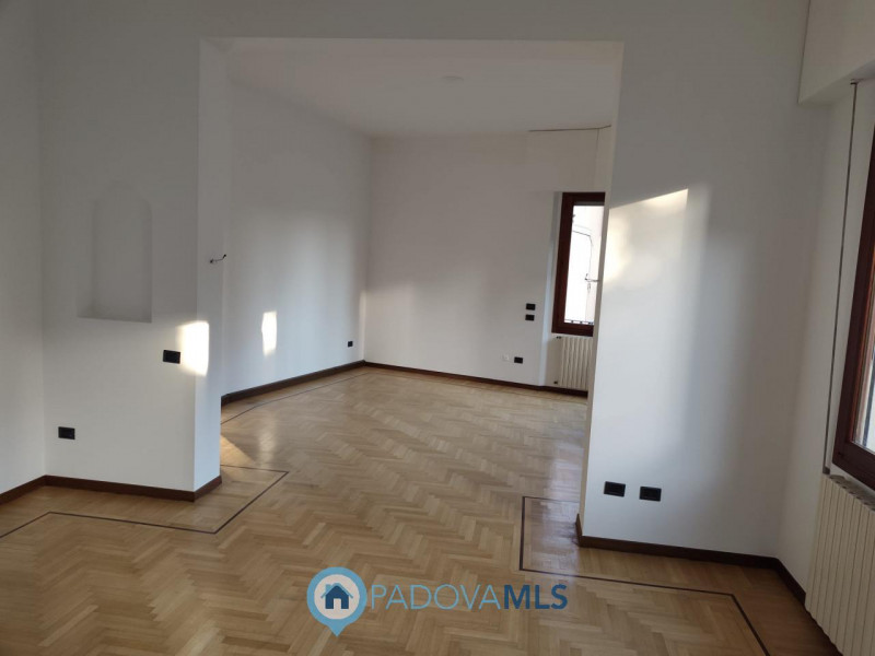 Immobile in esclusiva al Gruppo Padova MLS

Padova, zona Santo: in locazione si propone appartame...