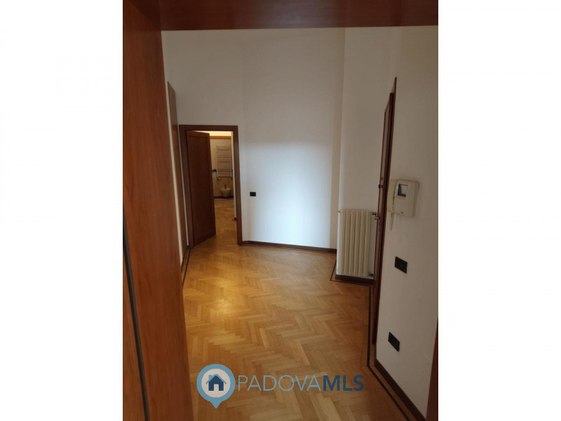 Immobile in esclusiva al Gruppo Padova MLS

Padova, zona Santo: in locazione si propone appartame...