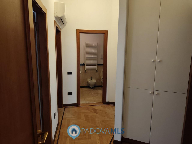 Immobile in esclusiva al Gruppo Padova MLS

Padova, zona Santo: in locazione si propone appartame...