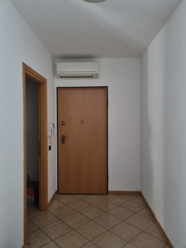 Appartamento bilocale in Este con una superficie di 50 mq.

L'appartamento è completamente arreda...