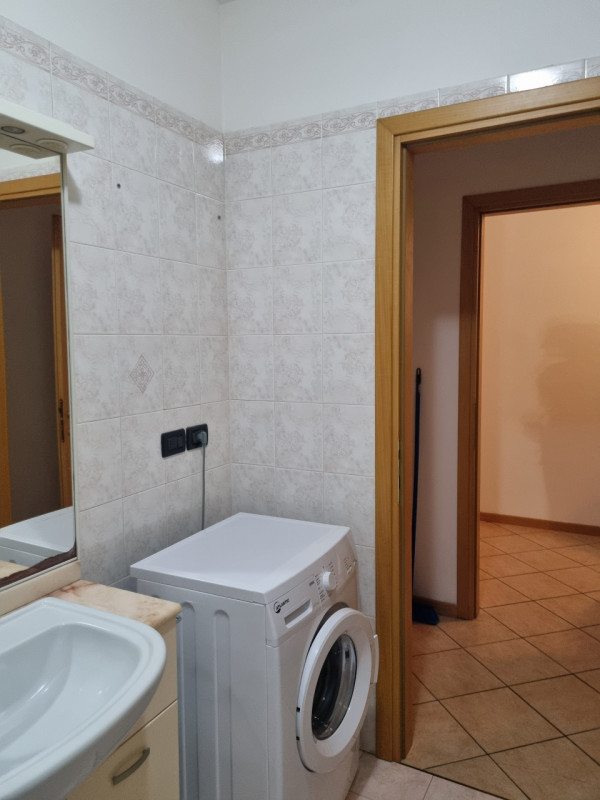 Appartamento bilocale in Este con una superficie di 50 mq.

L'appartamento è completamente arreda...