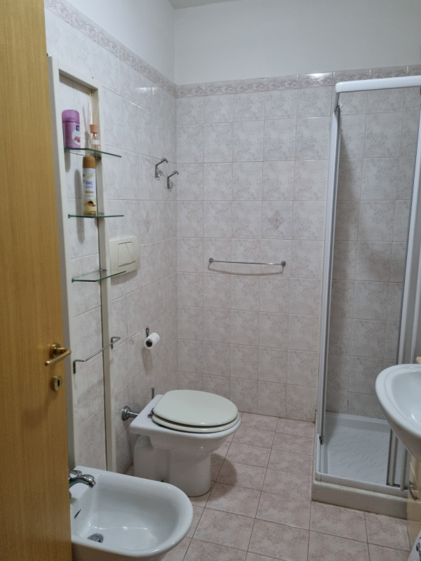 Appartamento bilocale in Este con una superficie di 50 mq.

L'appartamento è completamente arreda...