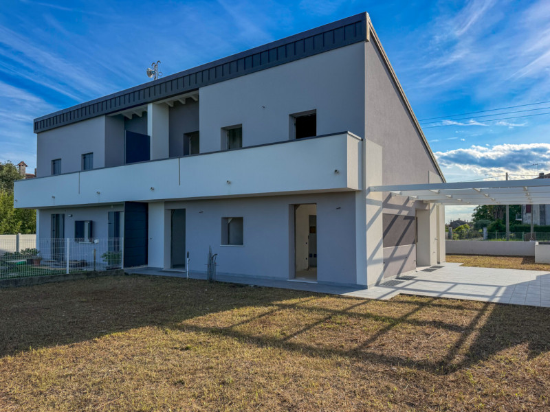 (Per INFO Vittorio 3517343301) Ad Altivole, in una piacevole e riservata zona residenziale, propo...