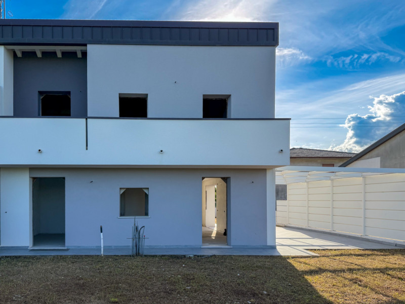 (Per INFO Vittorio 3517343301) Ad Altivole, in una piacevole e riservata zona residenziale, propo...