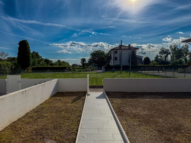 (Per INFO Vittorio 3517343301) Ad Altivole, in una piacevole e riservata zona residenziale, propo...