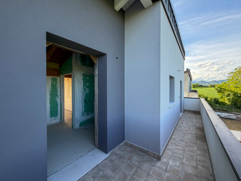 (Per INFO Vittorio 3517343301) Ad Altivole, in una piacevole e riservata zona residenziale, propo...