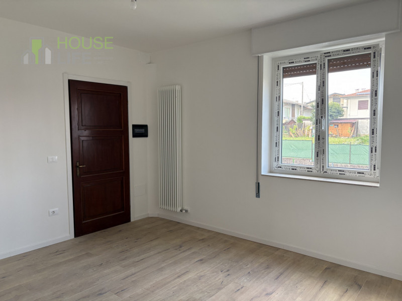 MARANO VICENTINO: in zona residenziale tranquilla, BICAMERE RISTRUTTURATO A NUOVO sito al piano t...