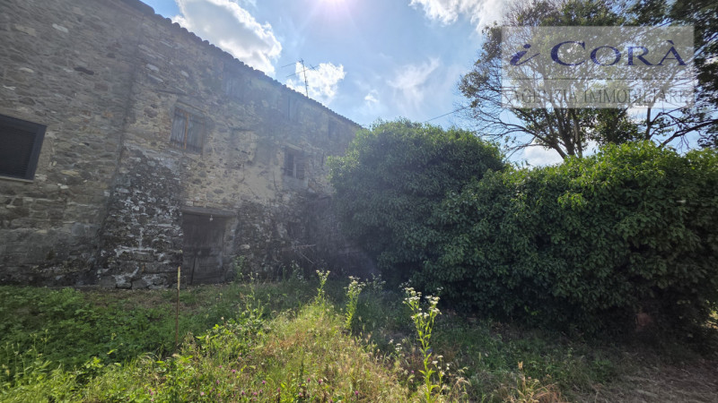 Teolo collina, proponiamo in vendita rustico su doppio livello in pietra completamente da ristrut...