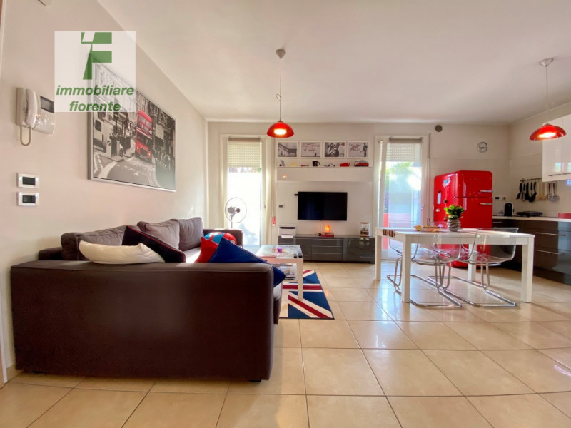In quartiere residenziale, comodo ai servizi di prima necessità, bell'appartamento in ottimo stat...