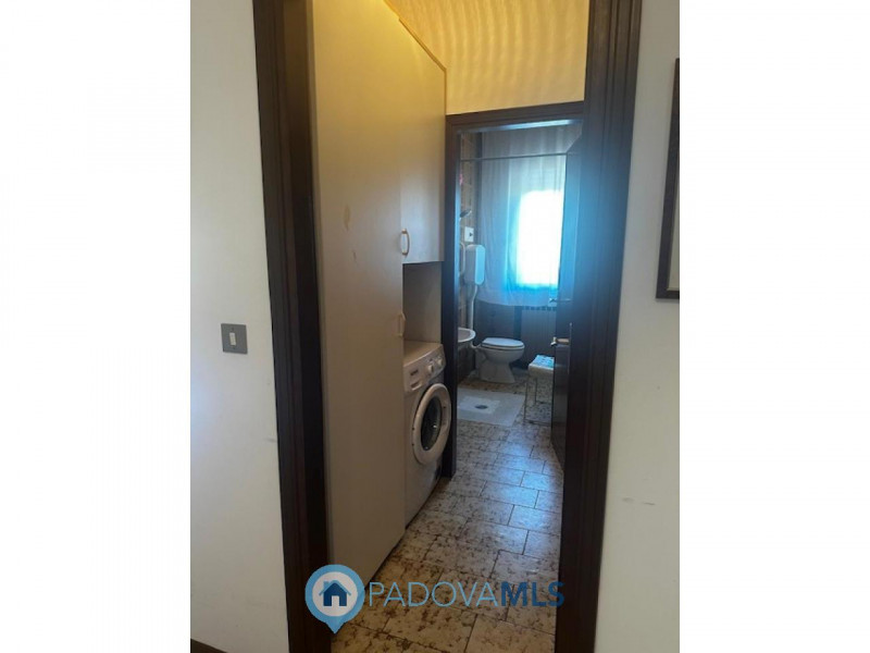 Immobile in esclusiva al Gruppo Padova MLS
Rubano in zona residenziale, comoda a scuole e servizi...