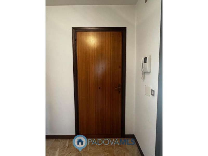 Immobile in esclusiva al Gruppo Padova MLS
Rubano in zona residenziale, comoda a scuole e servizi...